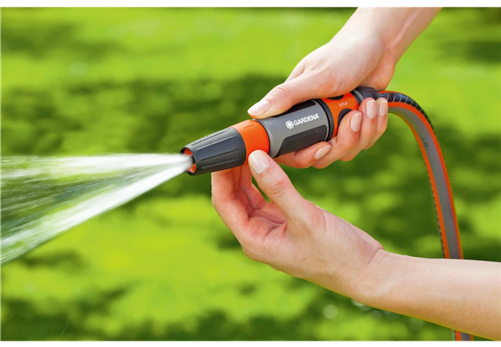 Gardena Classic Adjustable Spray Nozzle 4 Gardena Classic Adjustable Spray Nozzle - Image 2